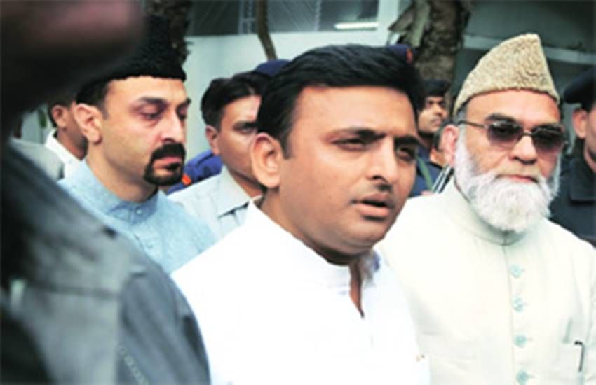 दामाद को हार के बाद एमएलसी बनाने वाली सपा को शाही इमाम ने अच्छा सिला दिया दामाद को हार के बाद एमएलसी बनाने वाली सपा को शाही इमाम ने अच्छा सिला दिया