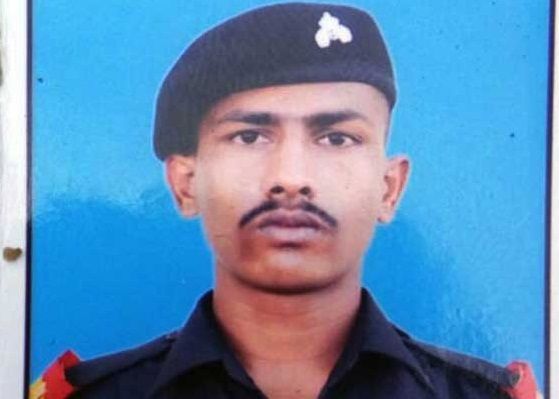 भारतीय सैनिक काे छुड़ाने की काेशिशें जारी, PAK से हॉटलाइन पर हुई बातचीत भारतीय सैनिक काे छुड़ाने की काेशिशें जारी, PAK से हॉटलाइन पर हुई बातचीत