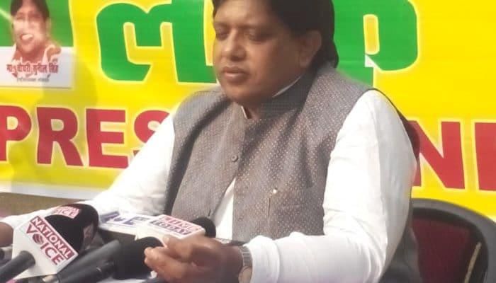 किसानों के लिए अखिलेश और मोदी ने कुछ नहीं किया किसानों के लिए अखिलेश और मोदी ने कुछ नहीं किया