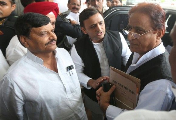 जब आजम ने कैबिनेट मीटिंग में कहा इतना सन्नाटा क्यों है भाई? जब आजम ने कैबिनेट मीटिंग में कहा इतना सन्नाटा क्यों है भाई?