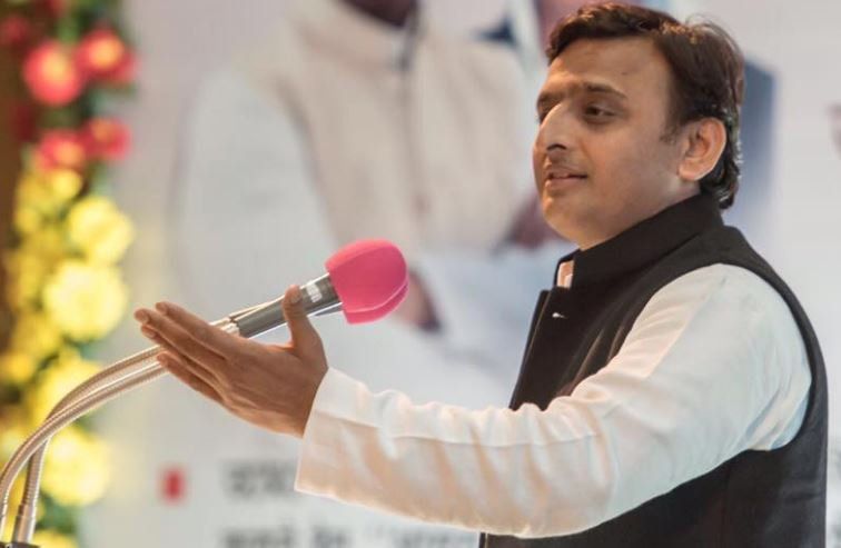 बुआ ने बीजेपी से कई बार समझौता किया बुआ ने बीजेपी से कई बार समझौता किया