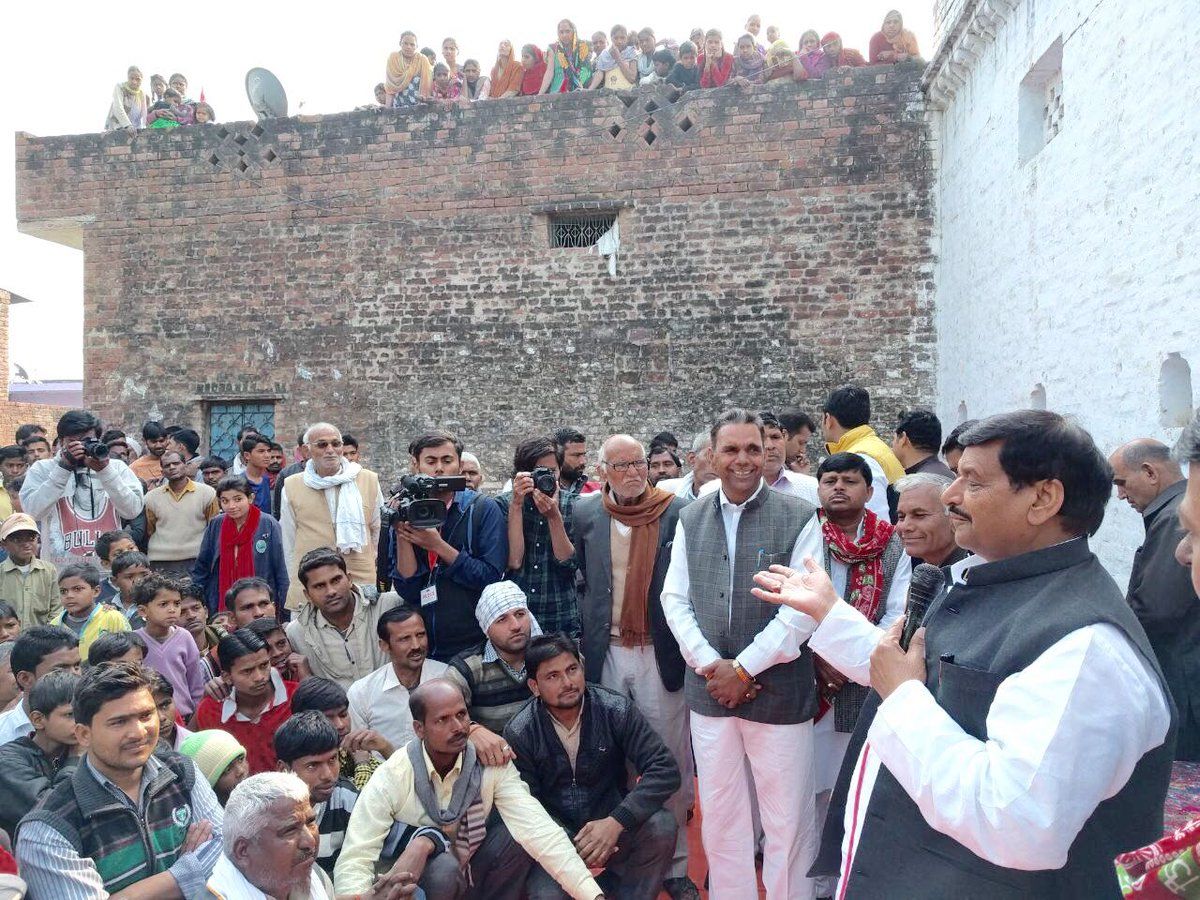 शिवपाल ने रजमऊ सहित दर्जनों गांवों का किया दौरा, मांगे वोट शिवपाल ने रजमऊ सहित दर्जनों गांवों का किया दौरा, मांगे वोट