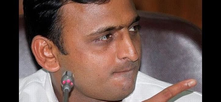 मीटिंग में मुख्यमंत्री अखिलेश ने अफसरों को खूब धोया मीटिंग में मुख्यमंत्री अखिलेश ने अफसरों को खूब धोया