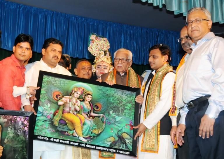 देश भर में जन्माष्टमी की धूम, रात 12 बजे प्रकट हुए कान्हा देश भर में जन्माष्टमी की धूम, रात 12 बजे प्रकट हुए कान्हा