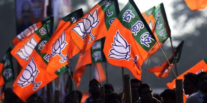 भाजपा सांसद भानु प्रसाद वर्मा ने डाला वोट भाजपा सांसद भानु प्रसाद वर्मा ने डाला वोट