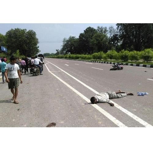 एक्सीडेंट के बाद किसी ने नहीं की मदद, तड़प कर मर गया युवक एक्सीडेंट के बाद किसी ने नहीं की मदद, तड़प कर मर गया युवक