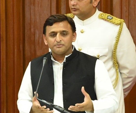 CM अखिलेश ने एक घंटे में निपटाए 30 साल से लटके मामले CM अखिलेश ने एक घंटे में निपटाए 30 साल से लटके मामले