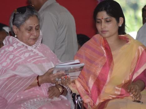 सरकारी स्कूलों मे आपके बच्चों को अध्यापक क्या पढ़ाएंगे, इसकी रिकार्डिंग करवाएँगी डिम्पल सरकारी स्कूलों मे आपके बच्चों को अध्यापक क्या पढ़ाएंगे, इसकी रिकार्डिंग करवाएँगी डिम्पल