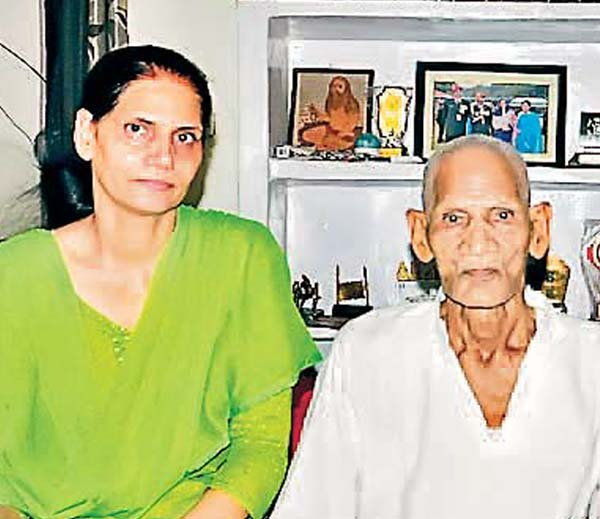 आर्मी चीफ के पिता बोले - बेटे ने सर्जिकल स्ट्राइक से सीना चौड़ा कर दिया आर्मी चीफ के पिता बोले - बेटे ने सर्जिकल स्ट्राइक से सीना चौड़ा कर दिया