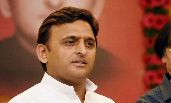 राज्यसभा सदस्य चन्द्रपाल यादव के भाई सहित 3 को बाहर किया राज्यसभा सदस्य चन्द्रपाल यादव के भाई सहित 3 को बाहर किया