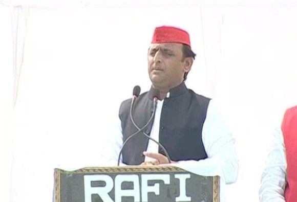 अखिलेश के तीर : अमिताभ बच्चन को कहा- गुजरात के गधों का प्रचार मत करें अखिलेश के तीर : अमिताभ बच्चन को कहा- गुजरात के गधों का प्रचार मत करें