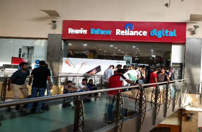 PM नरेंद्र मोदी का Jio कनेक्शन, अब जी भरके होगी इंडिया में डाटागीरी! PM नरेंद्र मोदी का Jio कनेक्शन, अब जी भरके होगी इंडिया में डाटागीरी!