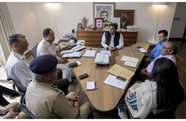 यूपी में हाई अलर्ट, सीएम ने बुलाई सुरक्षा पर बैठक यूपी में हाई अलर्ट, सीएम ने बुलाई सुरक्षा पर बैठक