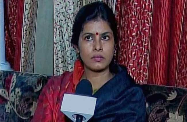 मायावती को स्वाति-दयाशंकर की दमदार चुनौती, पर्दे के पीछे है कौन ? मायावती को स्वाति-दयाशंकर की दमदार चुनौती, पर्दे के पीछे है कौन ?