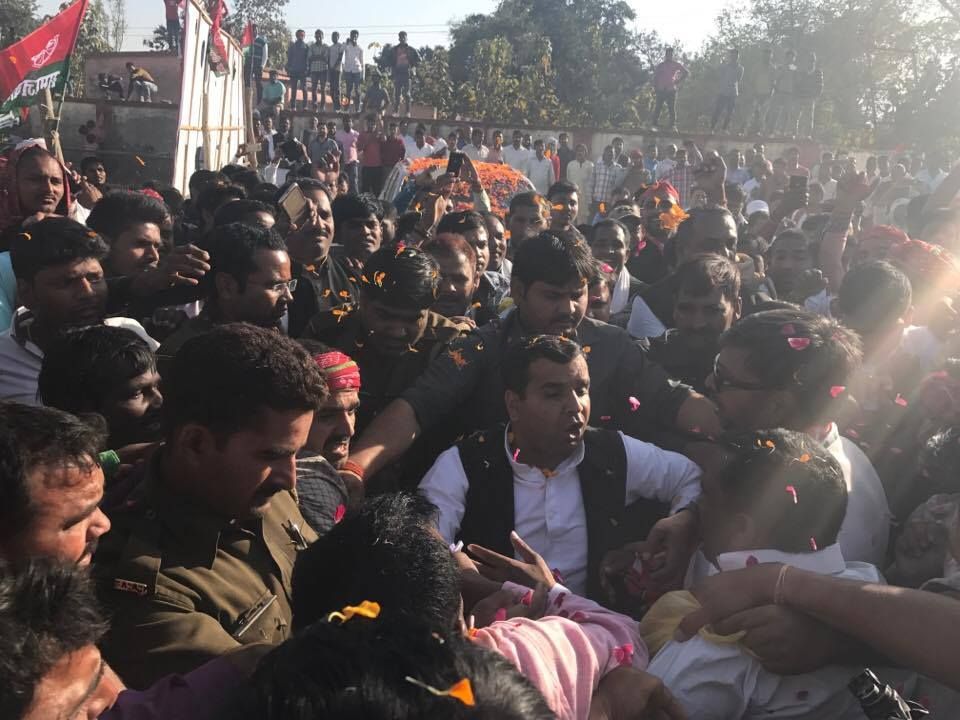 धर्मेन्द्र यादव ने नई बाज़ार में एक विशालजनसभा को सम्बोधित किया धर्मेन्द्र यादव ने नई बाज़ार में एक विशालजनसभा को सम्बोधित किया