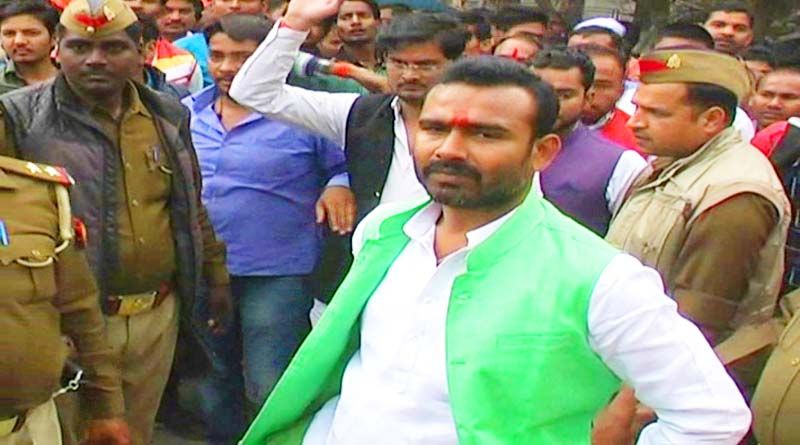 बाहुबली अजय सिपाही के समर्थकों ने बसपा कार्यकर्ताओं को दौड़ा-दौड़ा पीटा