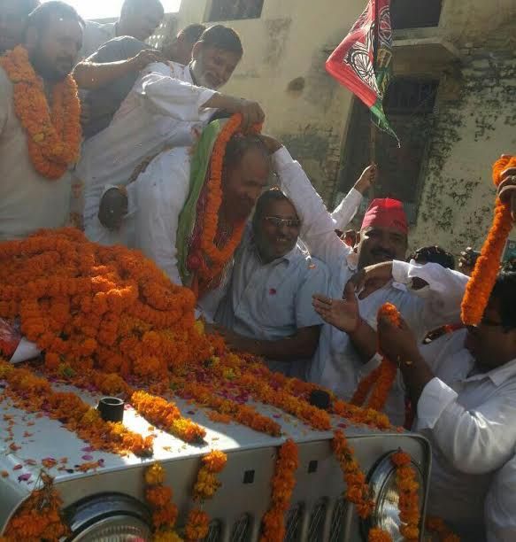 रियाज अहमद का जोरदार स्वागत,मंत्री समर्थक जोश में होश खोते नज़र आये रियाज अहमद का जोरदार स्वागत,मंत्री समर्थक जोश में होश खोते नज़र आये