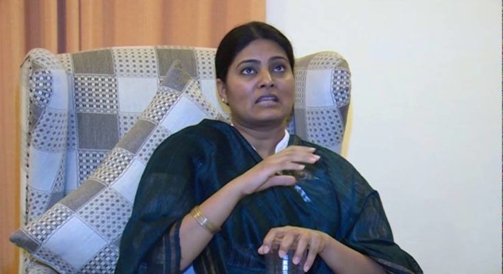 अनुप्रिया पटेल के काफिले पर सपाईयों ने किया पथराव अनुप्रिया पटेल के काफिले पर सपाईयों ने किया पथराव