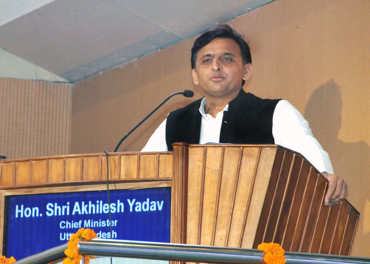 17 में सरकार बनी तो हर गरीब परिवार को पेंशन: सीएम अखिलेश 17 में सरकार बनी तो हर गरीब परिवार को पेंशन: सीएम अखिलेश