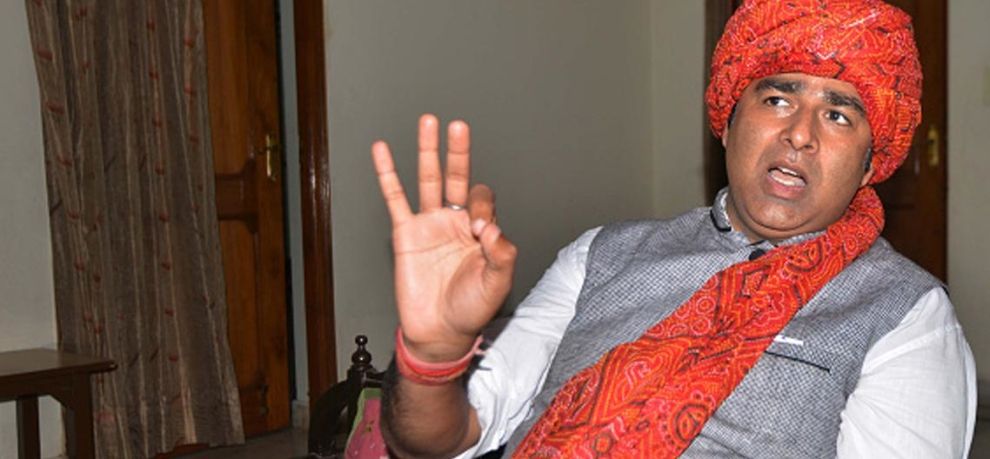 पाक हीरो-हीरोइन को जूते मारकर भगा देना चाहिए : संगीत सोम पाक हीरो-हीरोइन को जूते मारकर भगा देना चाहिए : संगीत सोम