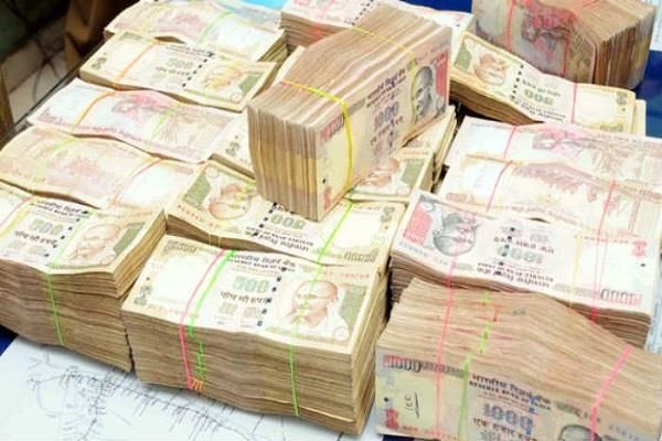 दिल्ली, मुंबई में कई जगहों पर आयकर विभाग ने मारे छापे, गैरकानूनी ढंग से बदले जा रहे थे अवैध नोट दिल्ली, मुंबई में कई जगहों पर आयकर विभाग ने मारे छापे, गैरकानूनी ढंग से बदले जा रहे थे अवैध नोट
