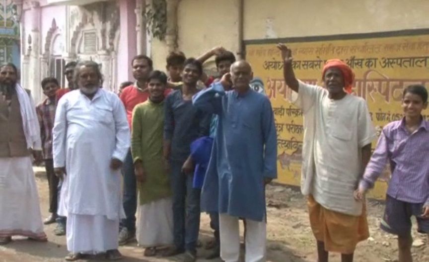 अयोध्या में विकास के मुद्दे पर जनता पवन पांडे से नाराज़ , की नारेबाजी अयोध्या में विकास के मुद्दे पर जनता पवन पांडे से नाराज़ , की नारेबाजी