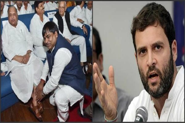 अखिलेश सरकार पर राहुल का तीखा कटाक्ष-भ्रष्टाचार का आरोपी चंद दिनों में कैसे हो गया ईमानदार अखिलेश सरकार पर राहुल का तीखा कटाक्ष-भ्रष्टाचार का आरोपी चंद दिनों में कैसे हो गया ईमानदार