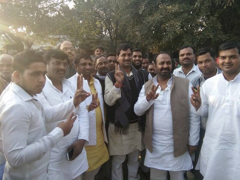 सहजनवां से पूर्व विधायक मा0 यशपाल सिंह रावत ने पर्चा दाखिल किया सहजनवां से पूर्व विधायक मा0 यशपाल सिंह रावत ने पर्चा दाखिल किया