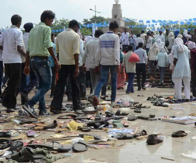 एक के बाद एक लोग गिरते रहे और मायावती का भाषण जारी रहा एक के बाद एक लोग गिरते रहे और मायावती का भाषण जारी रहा