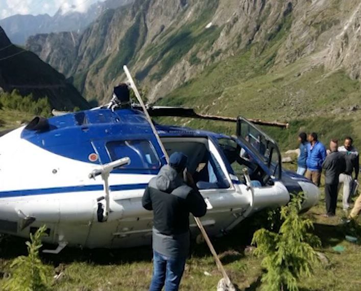 बदरीनाथ से देहरादून तीर्थयात्रियों को लेकर जा रहा हेलिकॉप्टर क्रैश