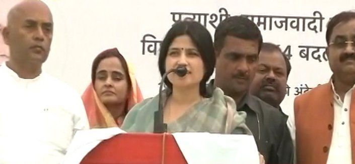 2 हजार के नोट पर हाथी और कमल का निशान है – डिम्पल यादव 2 हजार के नोट पर हाथी और कमल का निशान है – डिम्पल यादव