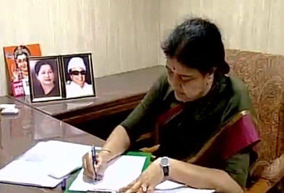 शशिकला होंगी तमिलनाडु की नई CM, विधायकों ने चुना नेता