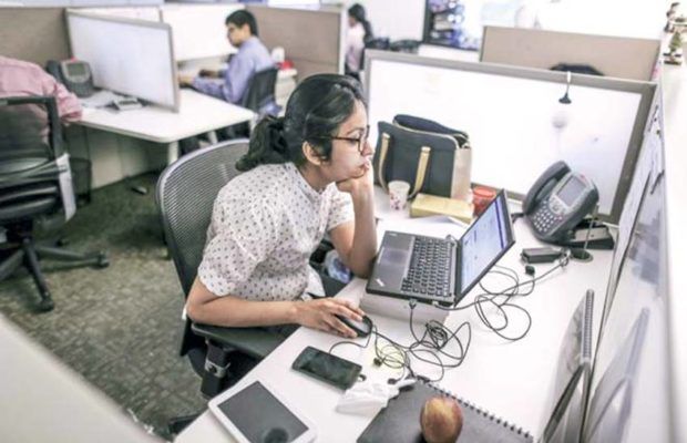 सरकारी रिपोर्ट: मोदी सरकार में लगातार कम हो रहीं नौकरियां, ज्यादा मार महिलाओं पर सरकारी रिपोर्ट: मोदी सरकार में लगातार कम हो रहीं नौकरियां, ज्यादा मार महिलाओं पर