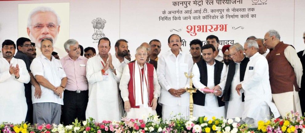 नायडू-जाेशी के सामने अखिलेश यादव ने केंद्र पर बाेला हमला नायडू-जाेशी के सामने अखिलेश यादव ने केंद्र पर बाेला हमला