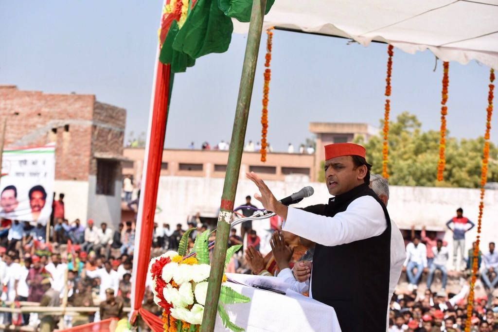 नरेंद्र मोदी एक न. के झूठे, 15 लाख वायदा करके 15 हजार भी नहीं दिये – अखिलेश यादव