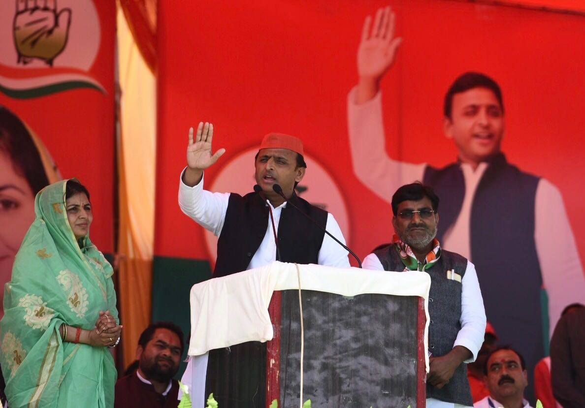 अखिलेश की समाजवादी पेंशन योजना को सुप्रीम कोर्ट ने ठहराया जायज अखिलेश की समाजवादी पेंशन योजना को सुप्रीम कोर्ट ने ठहराया जायज