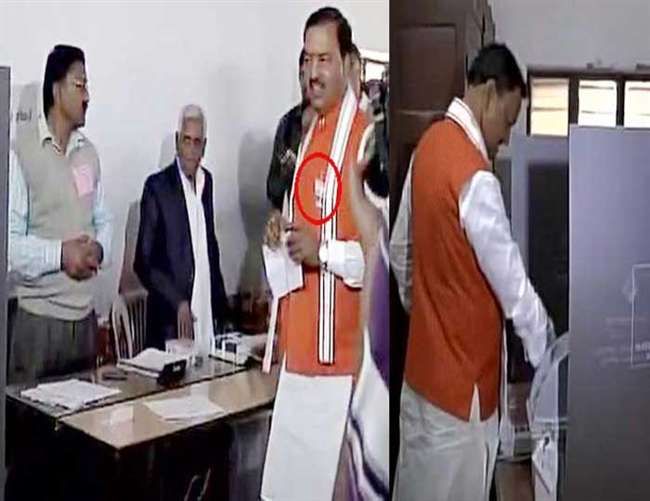 कमल का फूल लगाकर केशव मौर्य ने डाला वोट कमल का फूल लगाकर केशव मौर्य ने डाला वोट