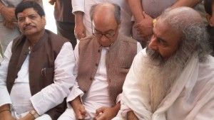 मंदिर निर्माण की अनुमति 10 दिन में देने का अल्टीमेटम दिया चाचा ने भतीजे की सरकार को मंदिर निर्माण की अनुमति 10 दिन में देने का अल्टीमेटम दिया चाचा ने भतीजे की सरकार को