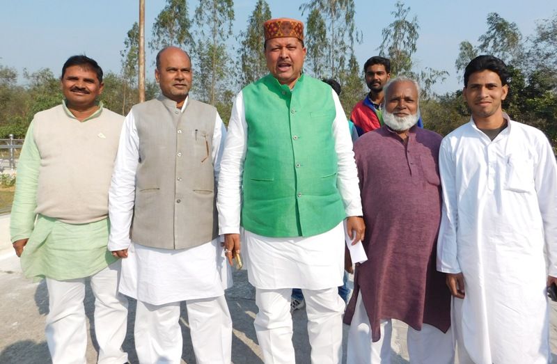 सपा से दो प्रत्याशियों ने किया नामांकन सपा से दो प्रत्याशियों ने किया नामांकन