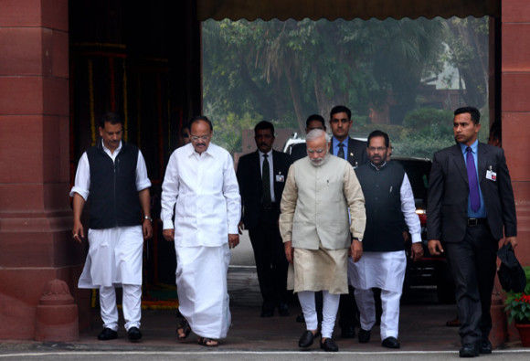 PMO ने सार्वजनिक की मोदी के मंत्रियों की संपत्ति, एक नज़र  पीएम की संपत्ति पर