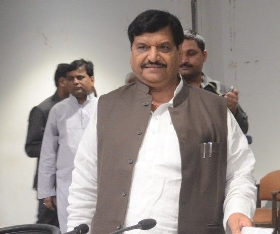 पार्टी से बर्खास्त नेताओं के रजत जयंती समरोह में प्रवेश पर रोक