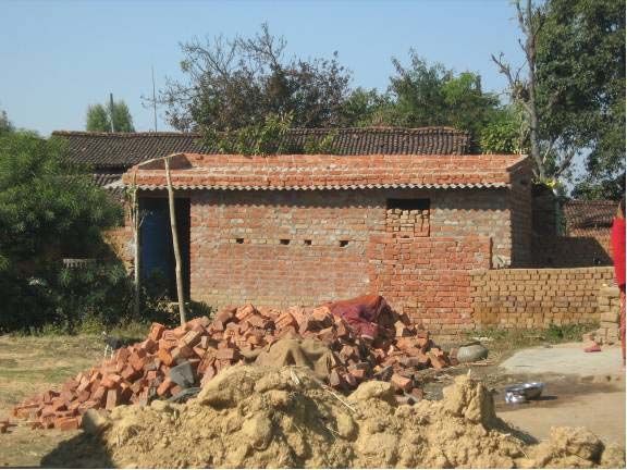 इंदिरा आवास धोखाधड़ी के मामले में पार्वती देवी को अभी तक नहीं मिल सका है न्याय इंदिरा आवास धोखाधड़ी के मामले में पार्वती देवी को अभी तक नहीं मिल सका है न्याय
