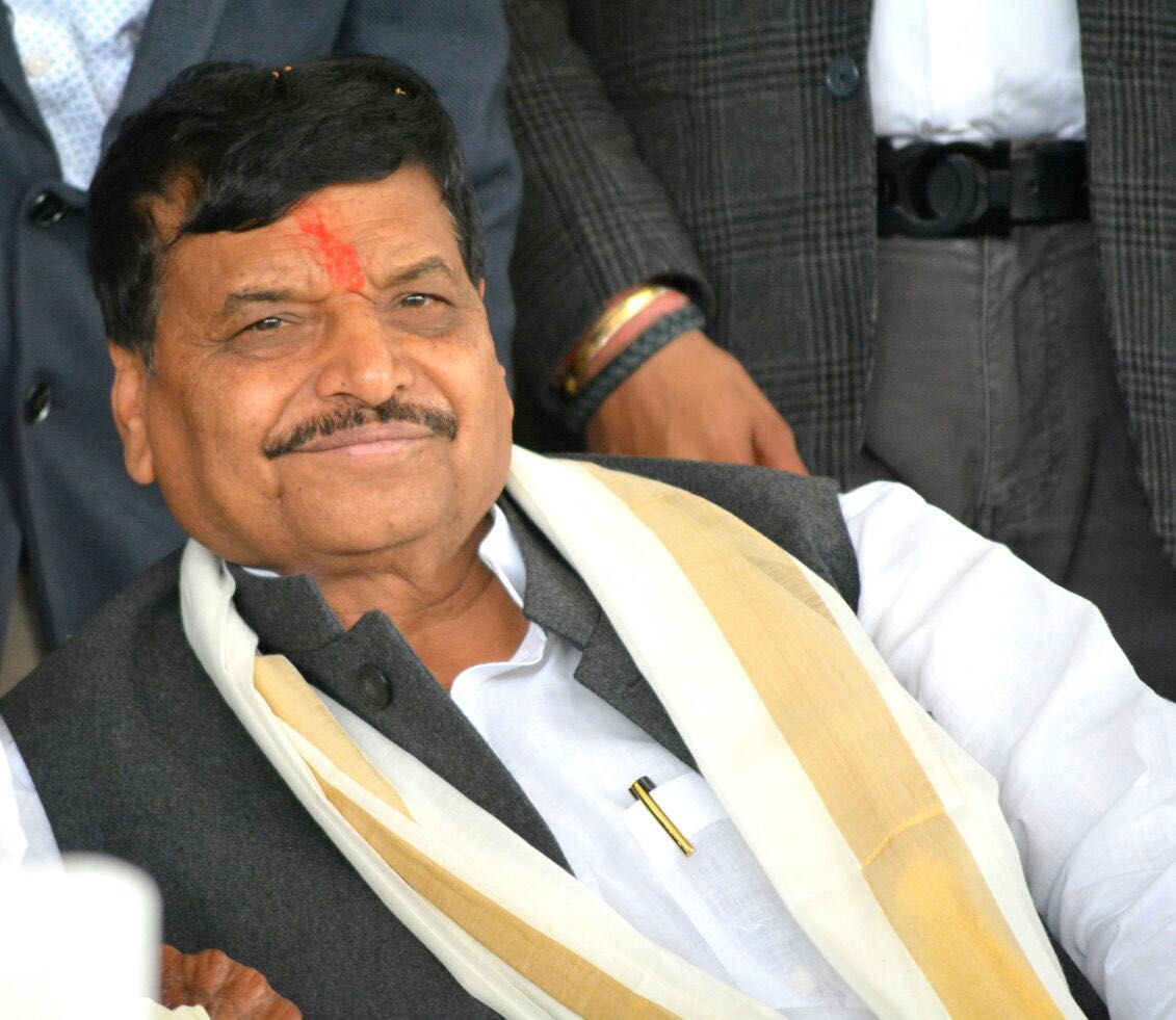 हम सब उनई सिप्पाल के साथ हैं। उनके साथ अच्छो नाय भवो हम सब उनई सिप्पाल के साथ हैं। उनके साथ अच्छो नाय भवो