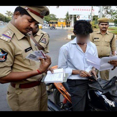 ड्राइविंग लाइसेंस और रजिस्ट्रेशन सर्टिफिकेट (आरसी) पास न होने पर भी चालान नहीं काट पाएगी पुलिस। ड्राइविंग लाइसेंस और रजिस्ट्रेशन सर्टिफिकेट (आरसी) पास न होने पर भी चालान नहीं काट पाएगी पुलिस।