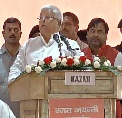 रजत जयंती समारोह में बोले लालू, रंगे सियारों को यूपी से बाहर करना है रजत जयंती समारोह में बोले लालू, रंगे सियारों को यूपी से बाहर करना है
