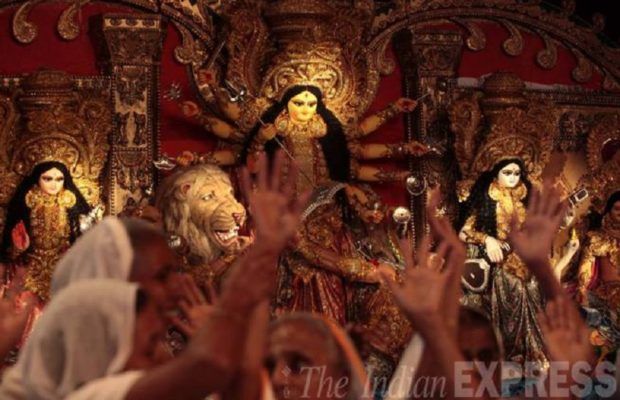 दुर्गा मूर्ति विसर्जन पाबंदी पर ममता सरकार को कोर्ट से फटकार, कहा- अल्पसंख्यकों को खुश करने को मनमानी दुर्गा मूर्ति विसर्जन पाबंदी पर ममता सरकार को कोर्ट से फटकार, कहा- अल्पसंख्यकों को खुश करने को मनमानी