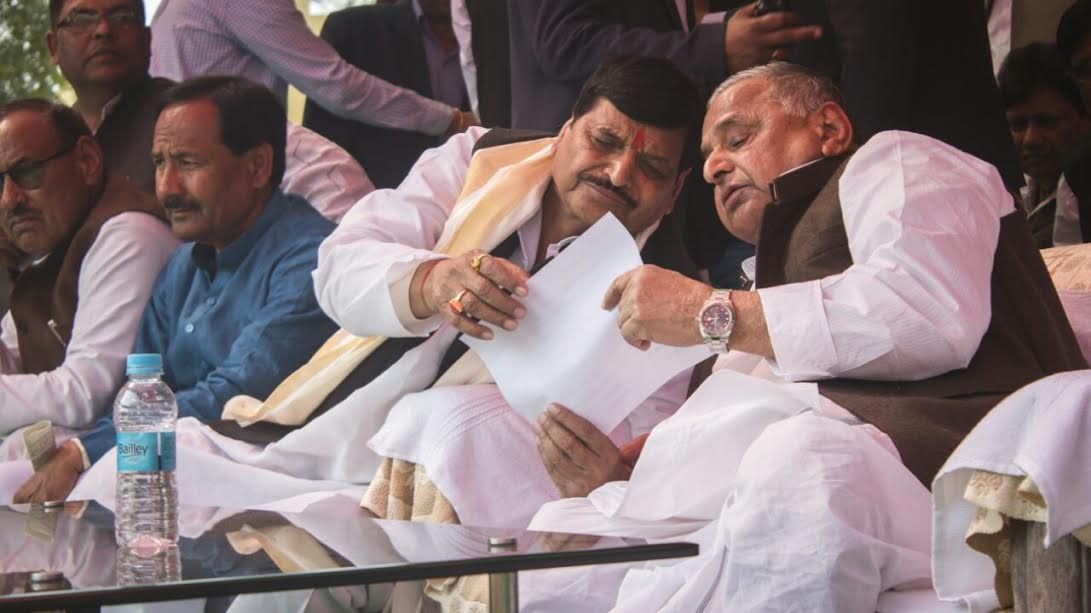 कलयुग में भाई शिवपाल जैसा मिल जाये तो फिर किसी चीज की आवश्यकता ही नहीं – मुलायम सिंह यादव कलयुग में भाई शिवपाल जैसा मिल जाये तो फिर किसी चीज की आवश्यकता ही नहीं – मुलायम सिंह यादव