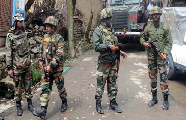 बारामुला के लोगों की आंखोंदेखी: 20 मिनट तक सायरन बजा और धमाकों के साथ लगातार होती रही फायरिंग बारामुला के लोगों की आंखोंदेखी: 20 मिनट तक सायरन बजा और धमाकों के साथ लगातार होती रही फायरिंग