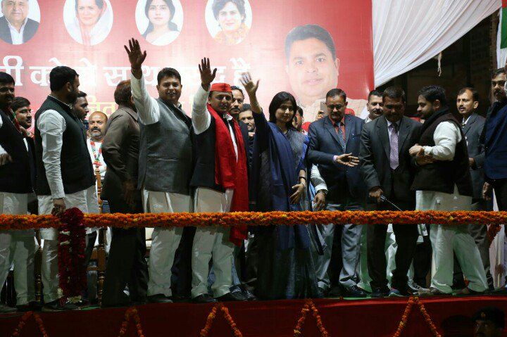 लखनऊ से दिल्ली तक ऐसी सड़क बनाई है, जिस पर लड़ाकू विमान भी उतर सकते हैं – अखिलेश लखनऊ से दिल्ली तक ऐसी सड़क बनाई है, जिस पर लड़ाकू विमान भी उतर सकते हैं – अखिलेश