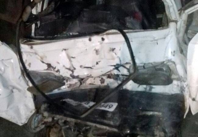 दर्दनाक सड़क हादसे में एक परिवार के 8 लोगों की मौत, दो घायल दर्दनाक सड़क हादसे में एक परिवार के 8 लोगों की मौत, दो घायल